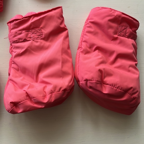 Mud Kingdom 85 infant/toddler winter/snowsuit with mittens and shoe cove… - Picture 6 of 12
